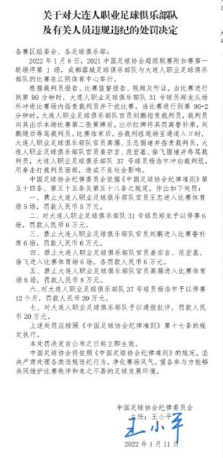 而另一方正义协会的四位成员命运博士、旋风、鹰侠、原子粉碎者也正式登场，与黑亚当展开终极较量